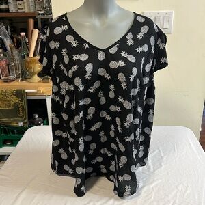 NWT Torrid Black and White Pineapple Front Tie Blouse in Size 1 (14-16)